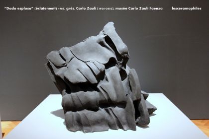 Dado esploso, 1985, gres, Carlo Zauli.JPG